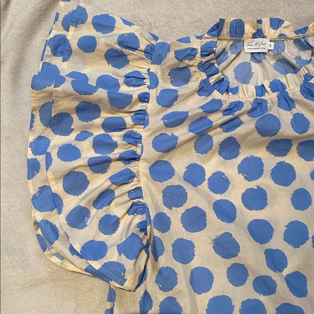 Shop The Mint « Be Your True Self » blue ivory polka dot ruffled sleeve blouse - Picture 9 of 12